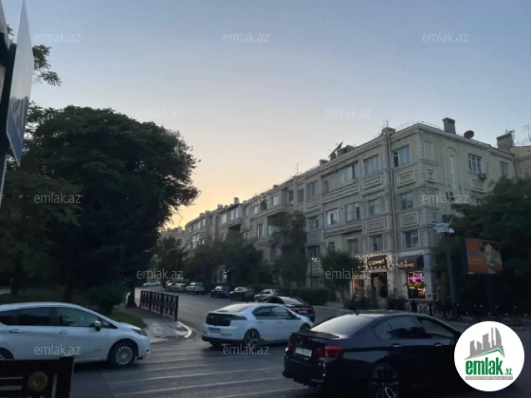 Satılır 3 otaqlı köhnə tikili 75 m²