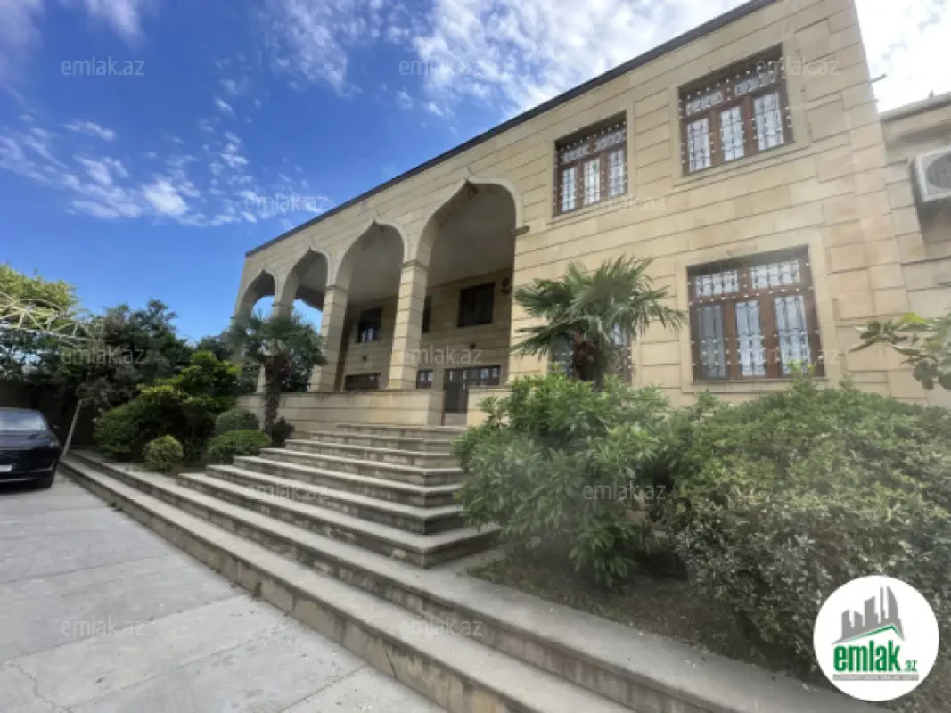 Satılır 10 otaqlı həyət evi 500 m²