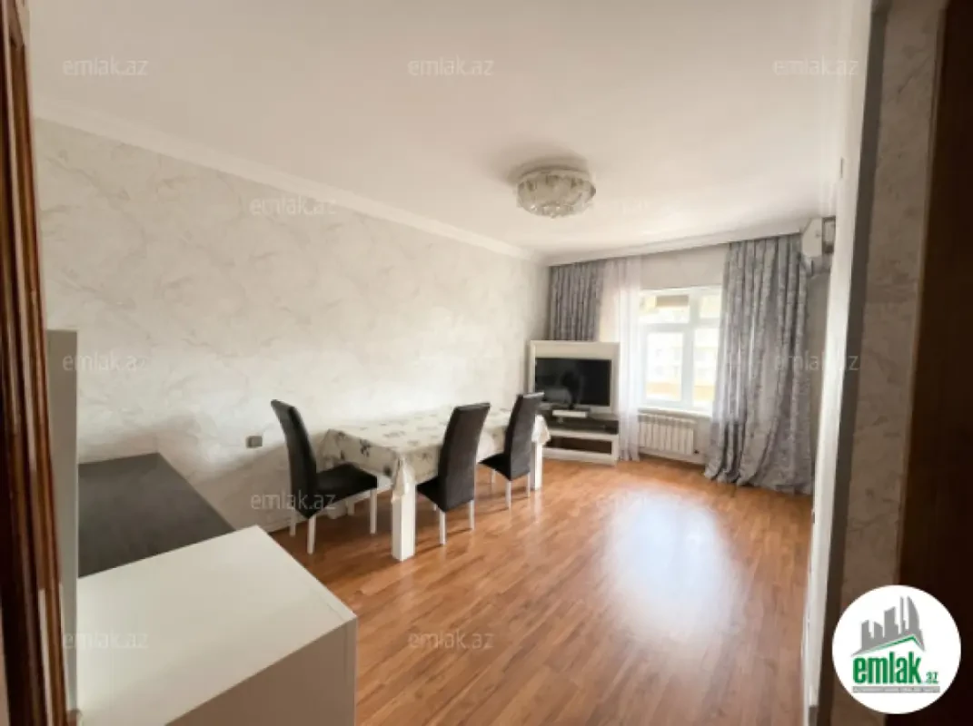 Satılır 4 otaqlı köhnə tikili 110 m²