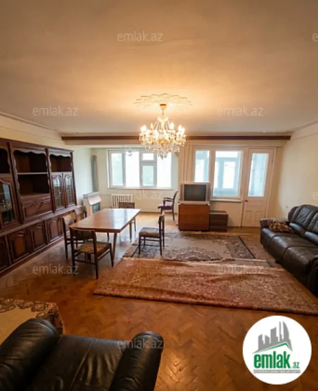 Satılır 4 otaqlı köhnə tikili 120 m²