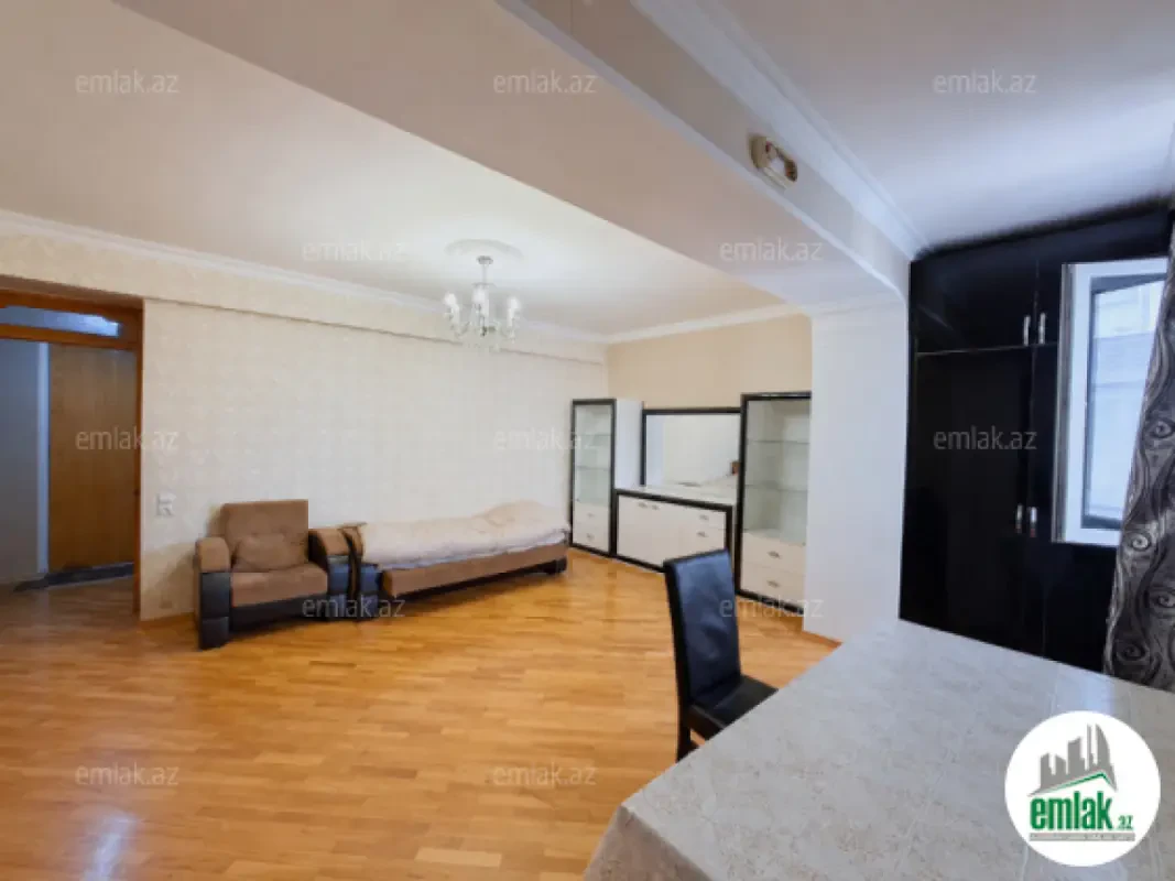 Satılır 2 otaqlı köhnə tikili 60 m²