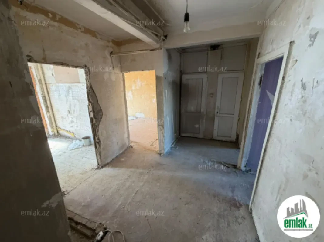 Satılır 3 otaqlı köhnə tikili 75 m²