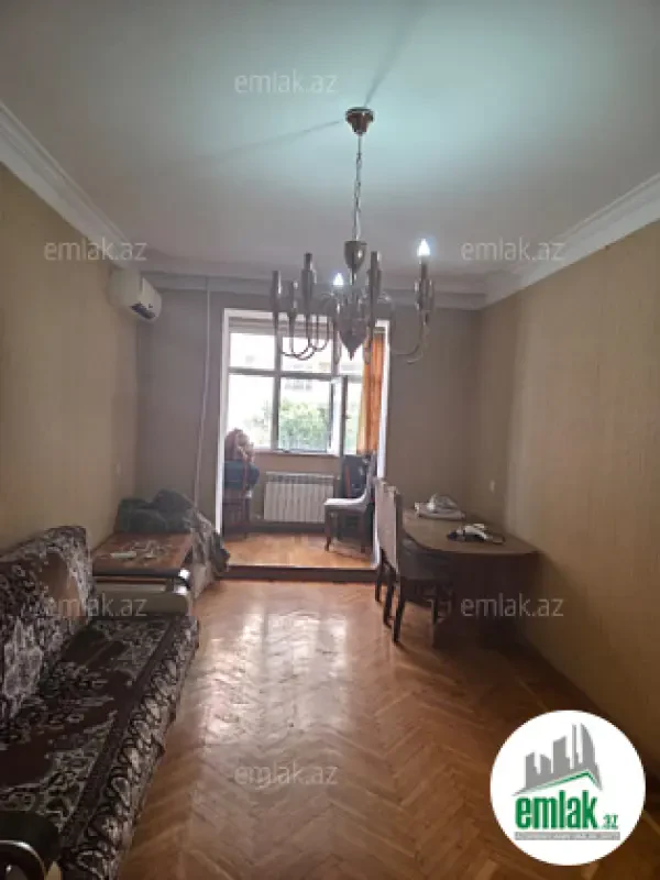 Satılır 3 otaqlı köhnə tikili 60 m²