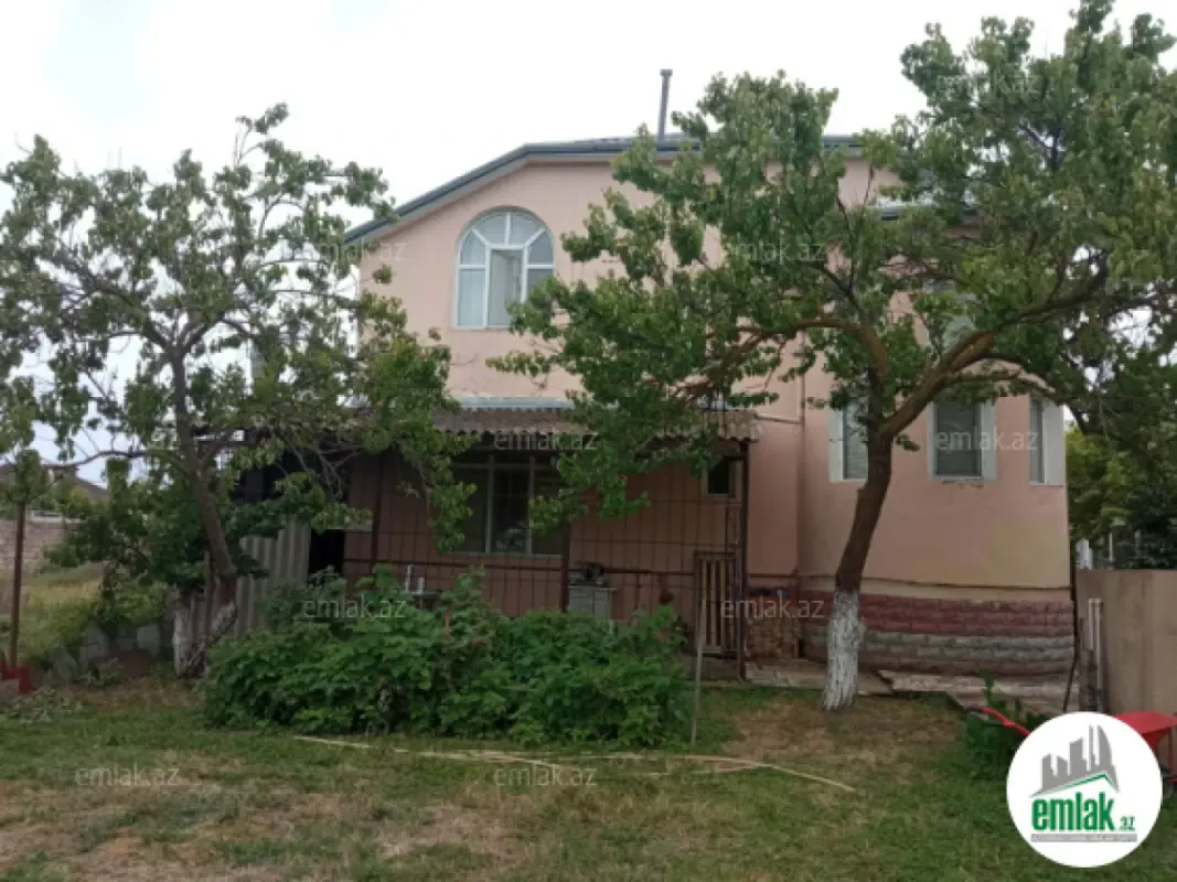 Satılır 4 otaqlı mənzil 200 m²