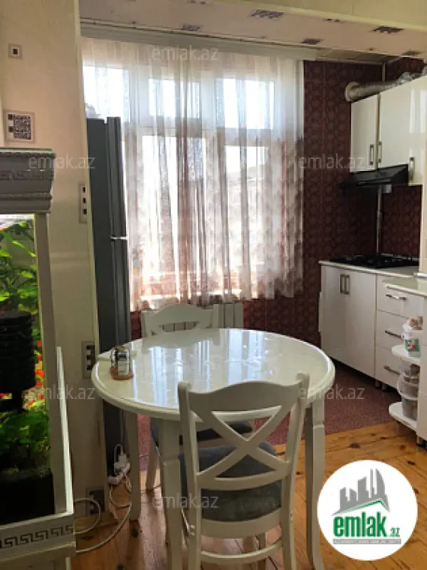 Satılır 2 otaqlı köhnə tikili 65 m²