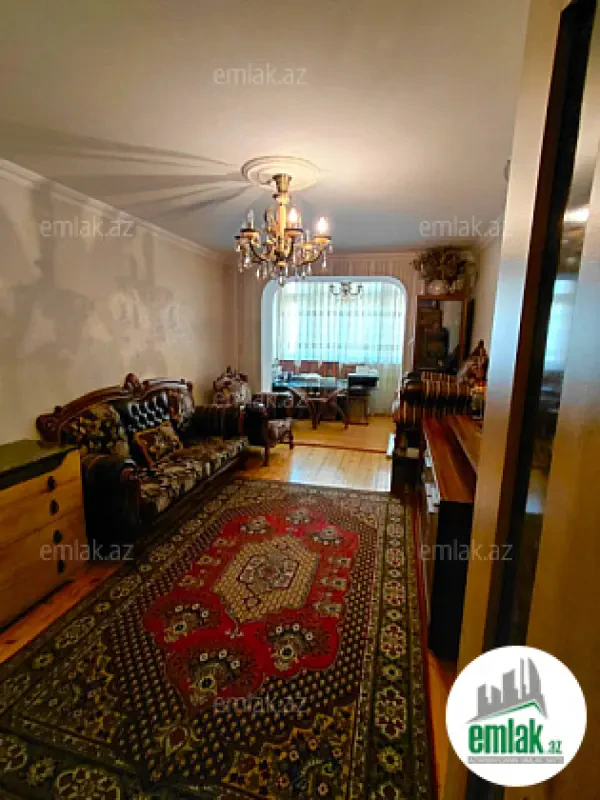 Satılır 4 otaqlı köhnə tikili 100 m²