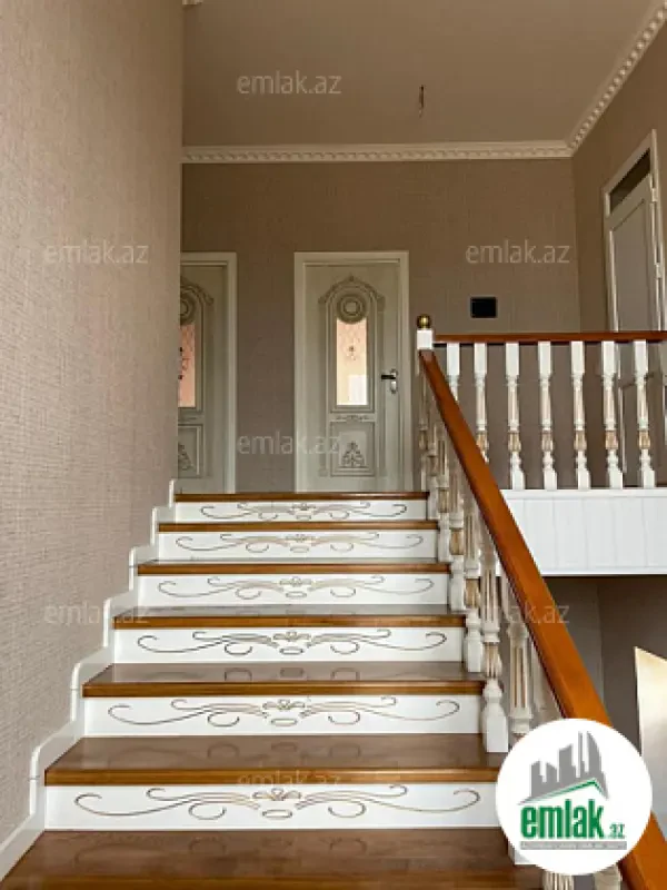 Satılır 9 otaqlı həyət evi 337 m²
