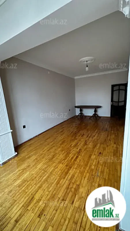 Satılır 2 otaqlı köhnə tikili 68 m²