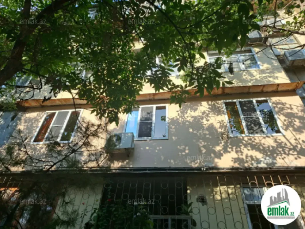 Satılır 5 otaqlı köhnə tikili 120 m²