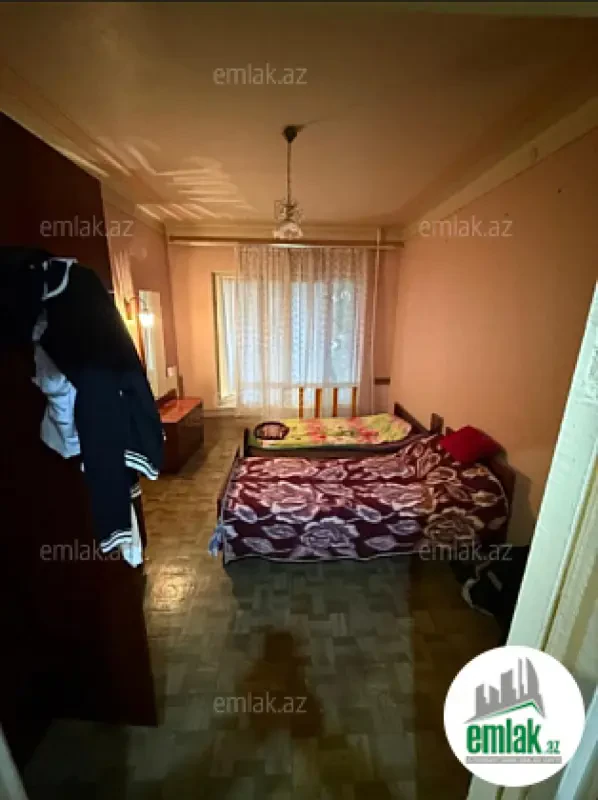 Satılır 4 otaqlı köhnə tikili 100 m²