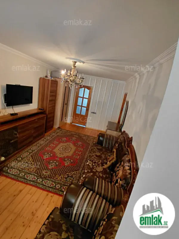 Satılır 4 otaqlı köhnə tikili 90 m²