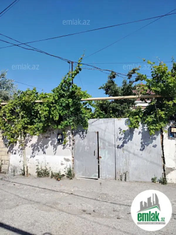 Satılır 4 otaqlı köhnə tikili 120 m²