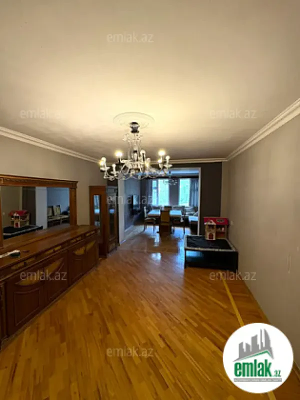 Satılır 3 otaqlı köhnə tikili 100 m²