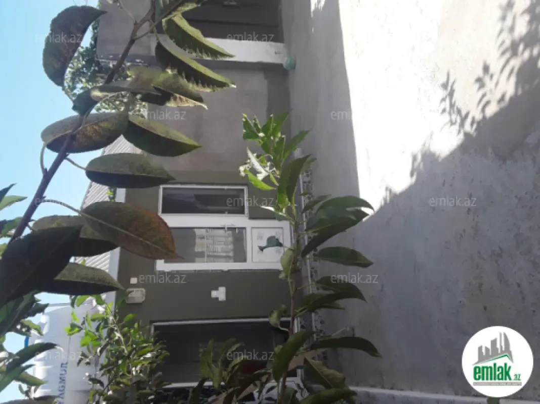 Satılır 6 otaqlı həyət evi 100 m²