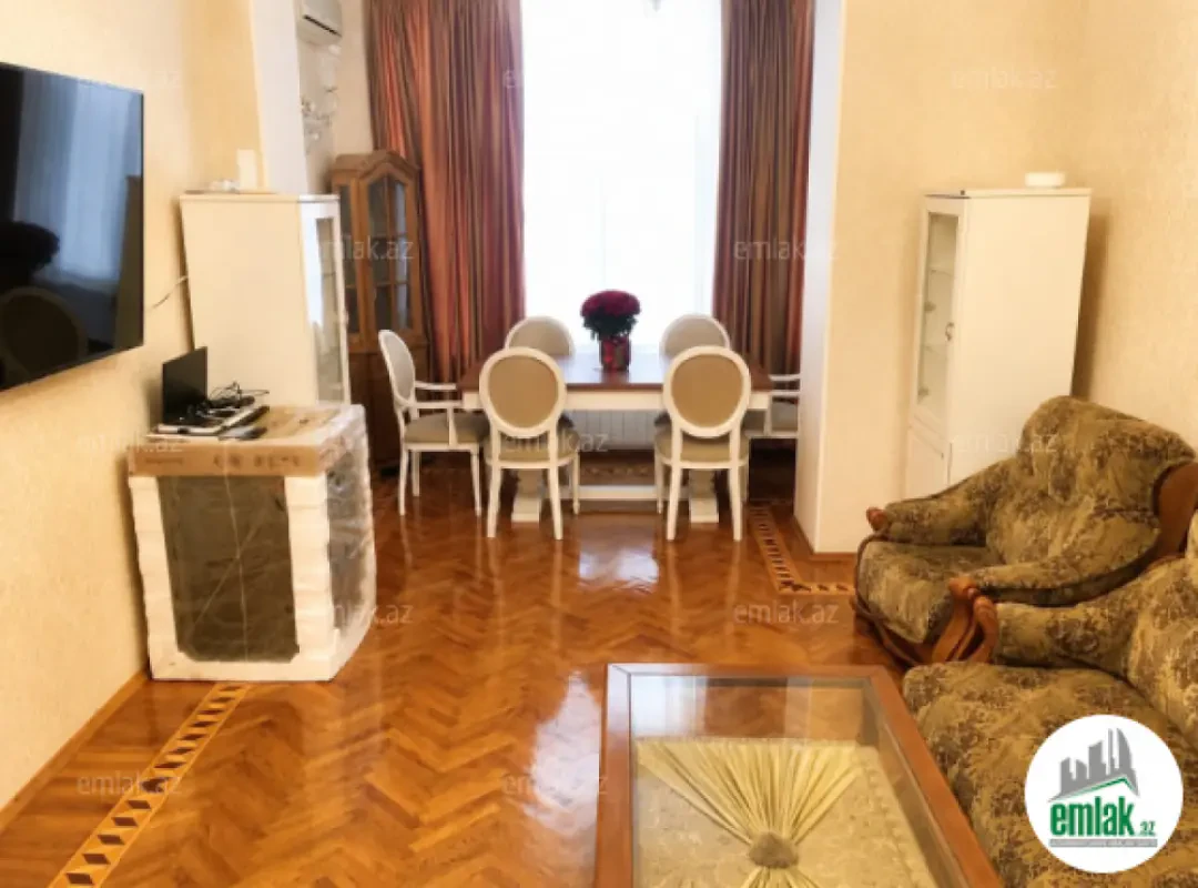 Satılır 3 otaqlı köhnə tikili 120 m²