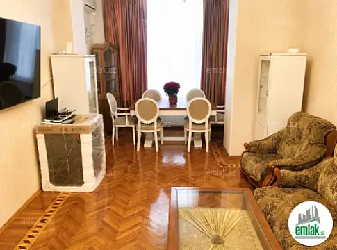 Satılır 3 otaqlı köhnə tikili 120 m² — Bakı 3 otaq 120.00 m²