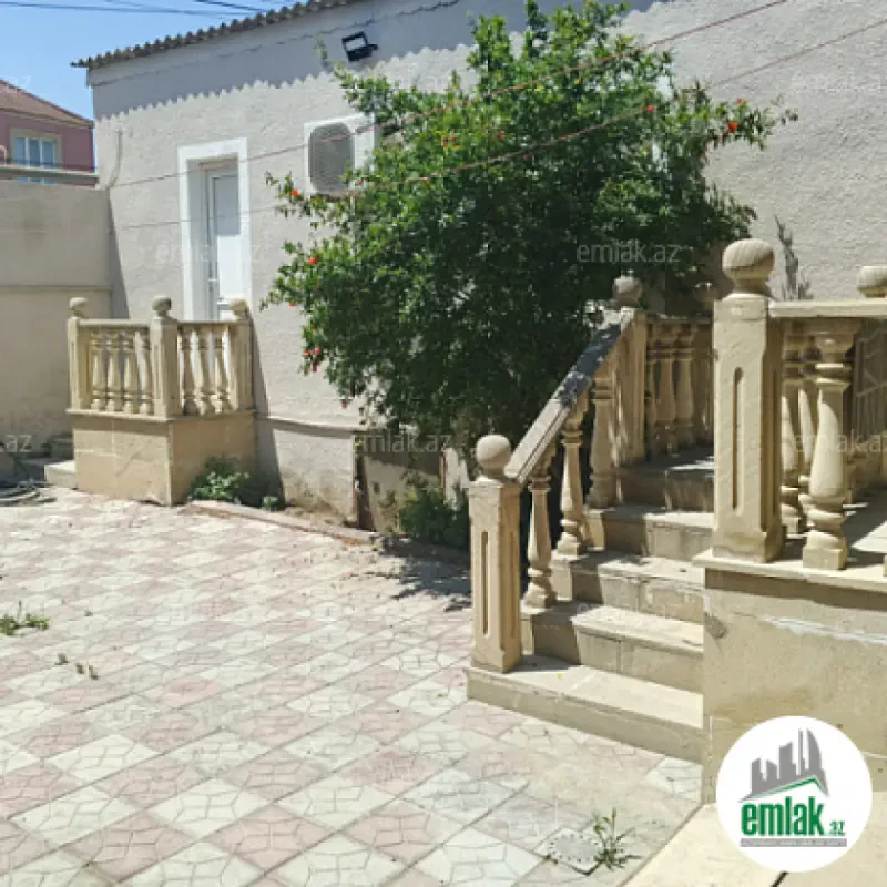 Satılır 4 otaqlı həyət evi 200 m²