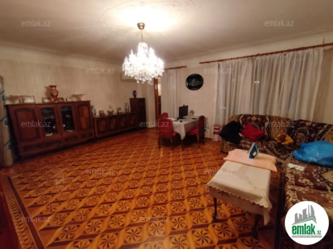 Satılır 4 otaqlı köhnə tikili 110 m²