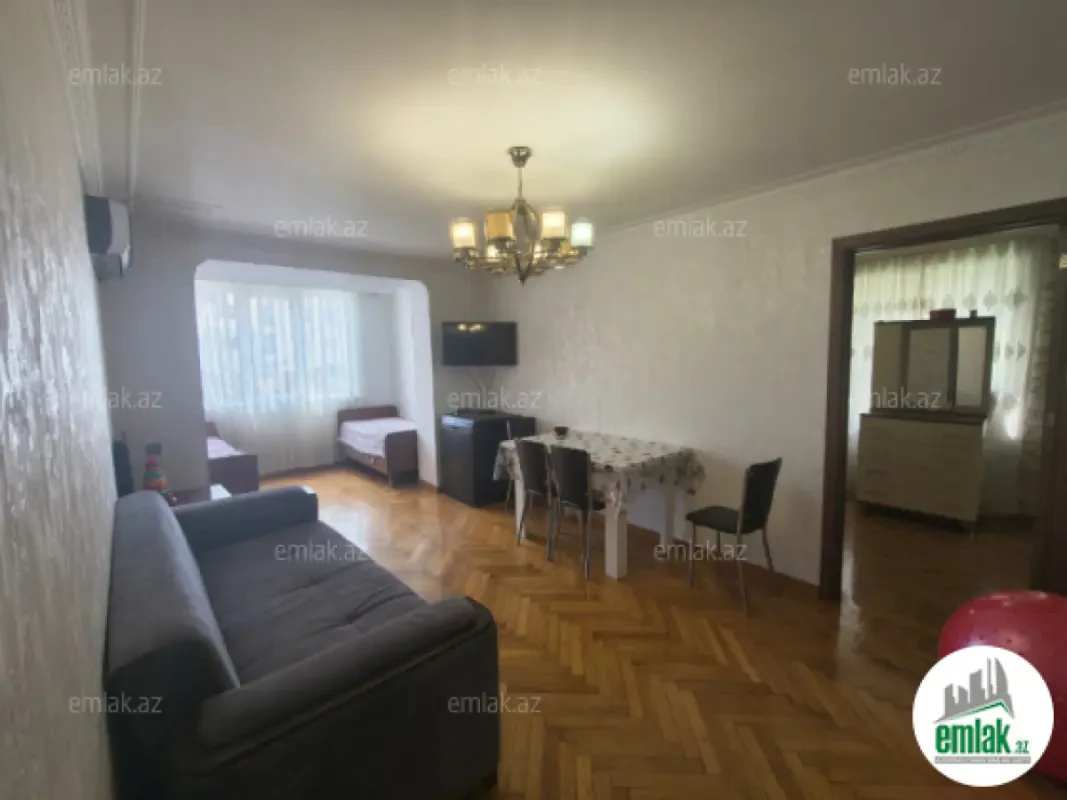 Satılır 2 otaqlı köhnə tikili 60 m²