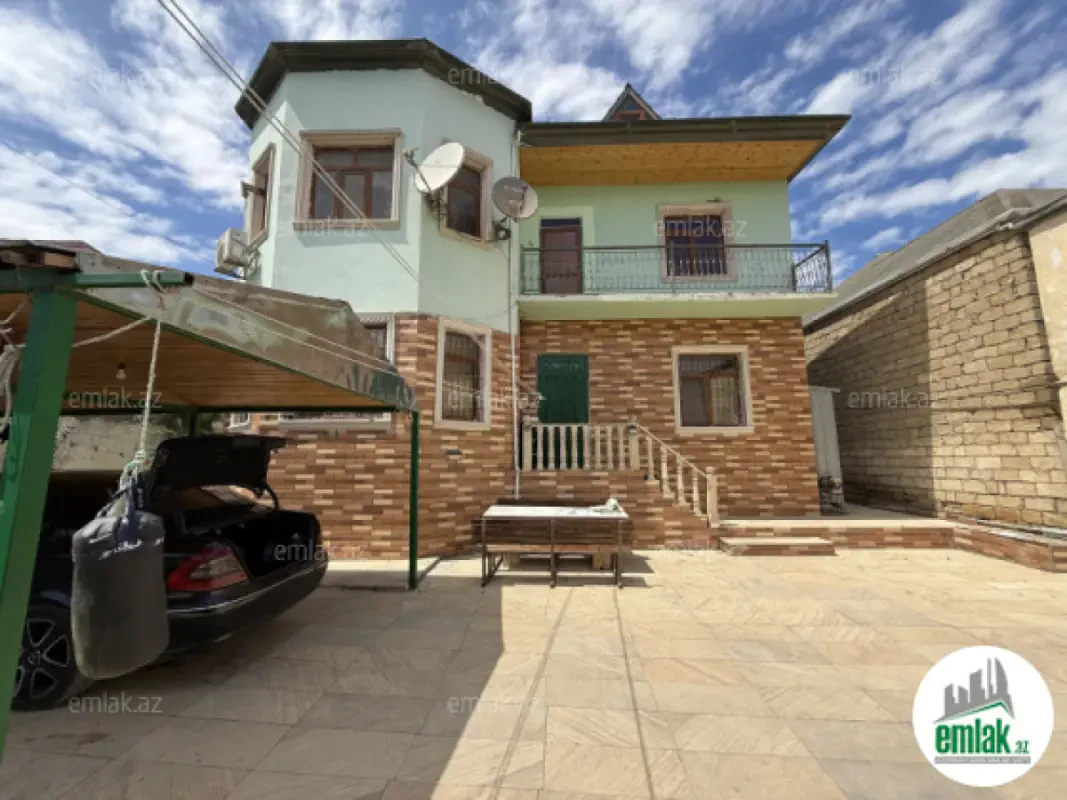 Satılır 6 otaqlı həyət evi 300 m²