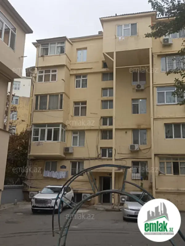 Satılır 1 otaqlı köhnə tikili 32 m²