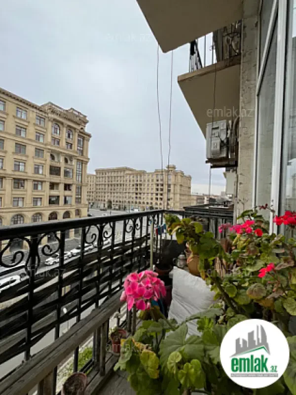 Satılır 2 otaqlı köhnə tikili 50 m²