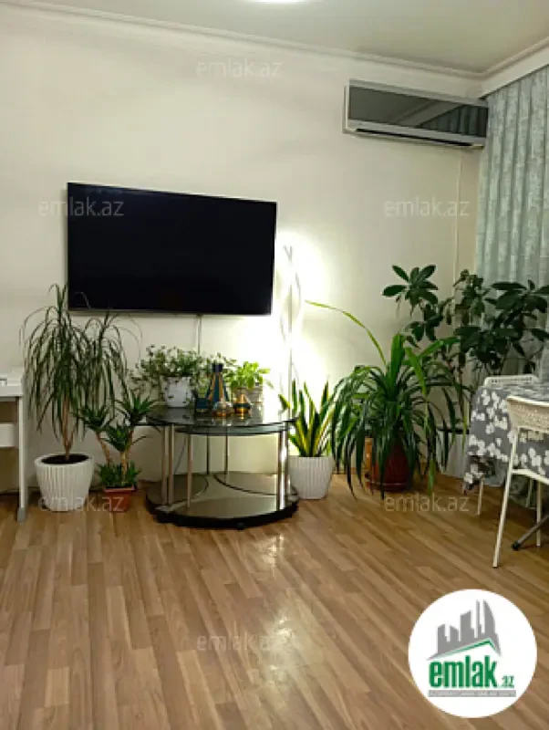Satılır 2 otaqlı köhnə tikili 105 m²