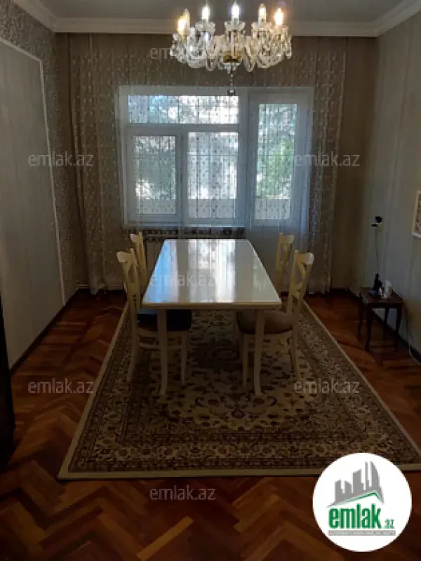 Satılır 5 otaqlı köhnə tikili 130 m²