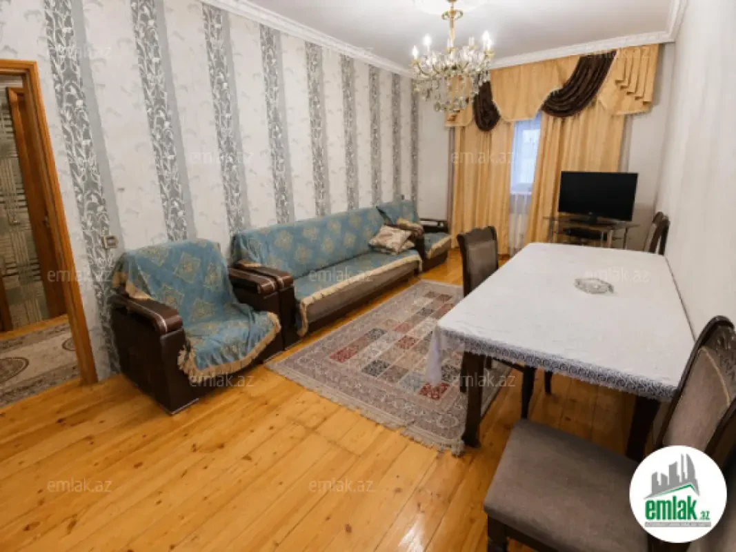 Satılır 3 otaqlı köhnə tikili 100 m²