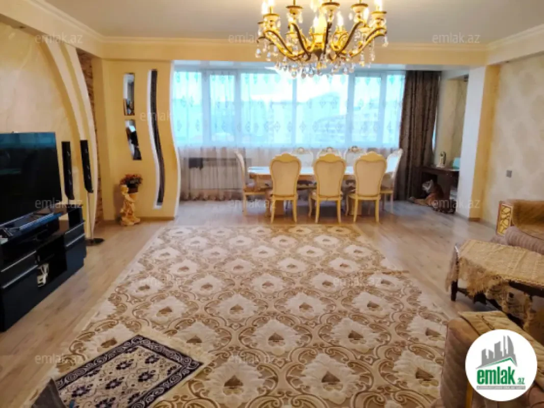 Satılır 4 otaqlı köhnə tikili 125 m²