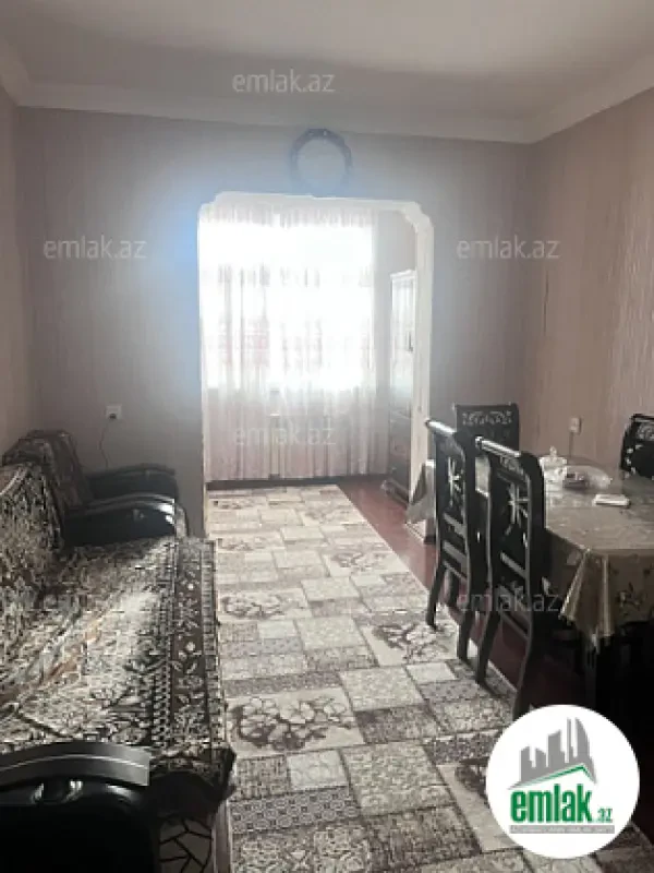 Satılır 2 otaqlı köhnə tikili 75 m²