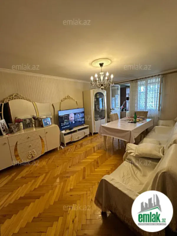 Satılır 3 otaqlı köhnə tikili 75 m²