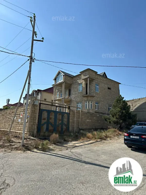 Satılır 6 otaqlı həyət evi 277 m²