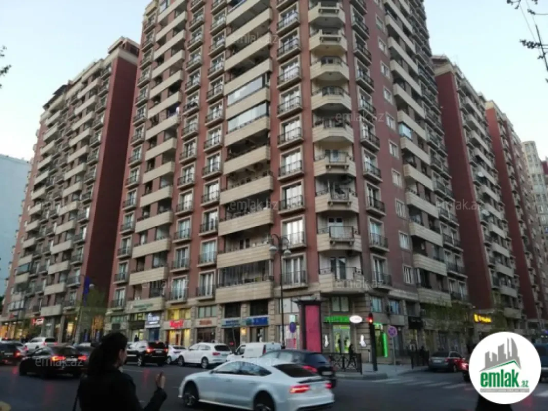 Satılır 3 otaqlı yeni tikili 150 m²