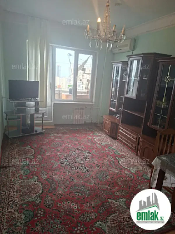 Satılır 4 otaqlı köhnə tikili 110 m²