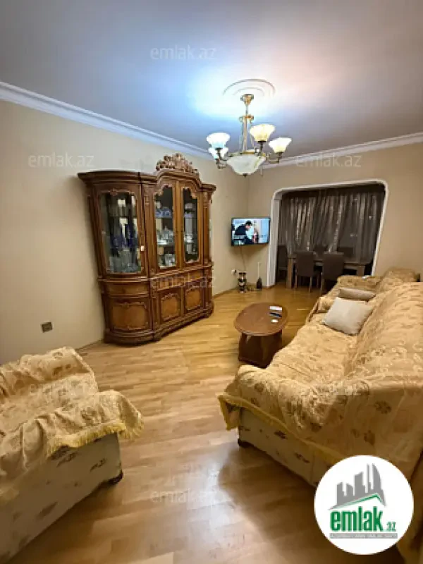 Satılır 4 otaqlı köhnə tikili 110 m²