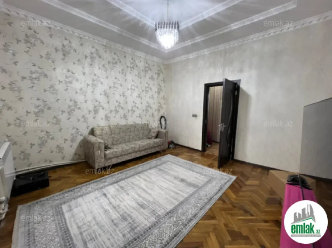 Satılır 2 otaqlı köhnə tikili 75 m²