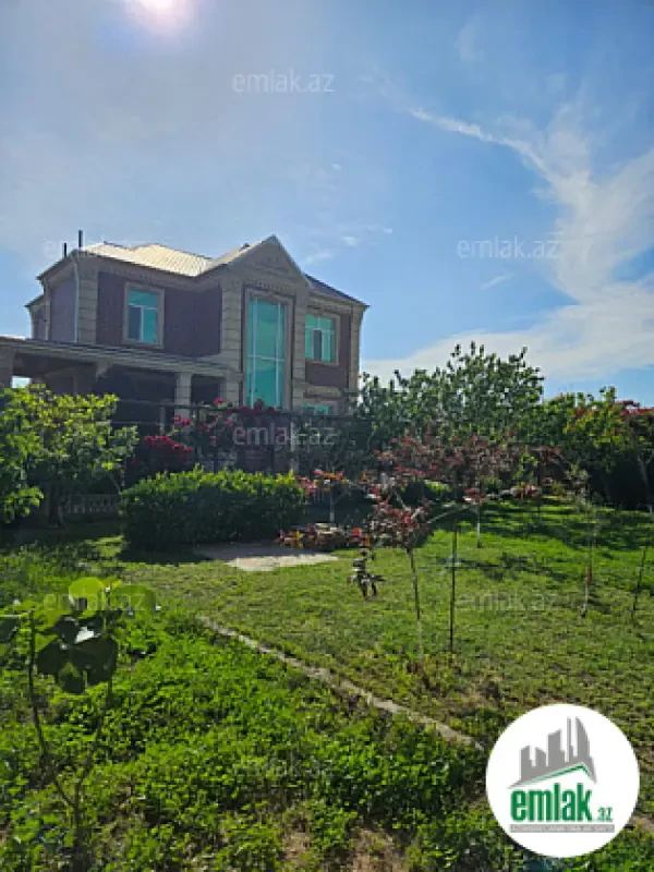 Satılır 8 otaqlı mənzil 168 m²