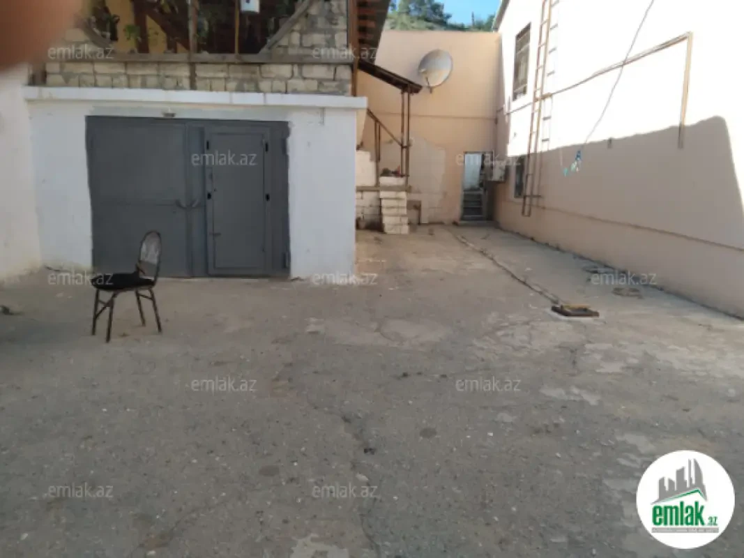 Satılır 8 otaqlı həyət evi 5 m²