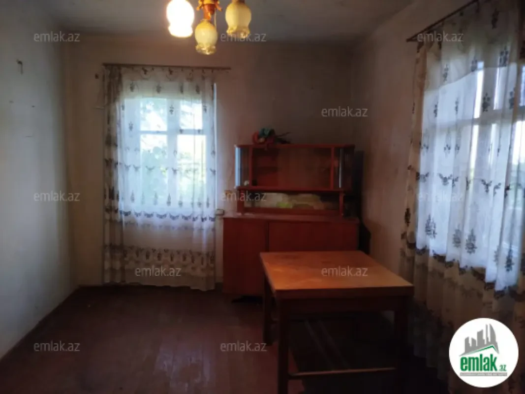 Satılır 2 otaqlı köhnə tikili 61 m²