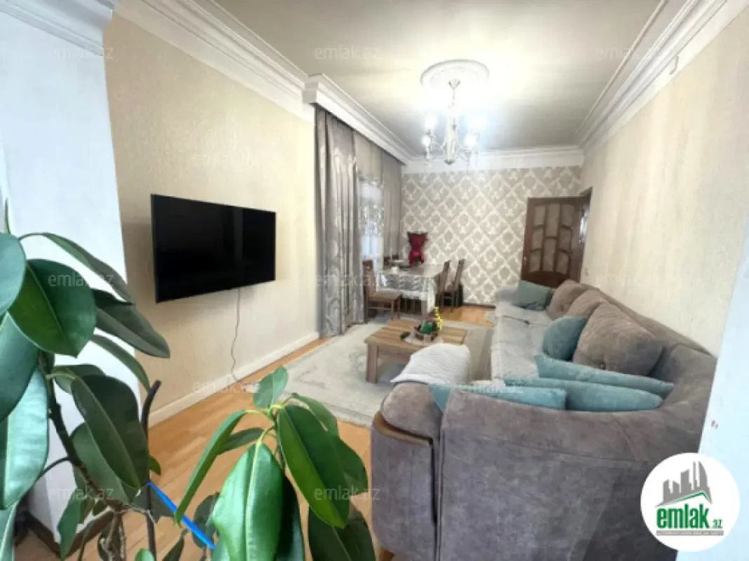 Satılır 4 otaqlı köhnə tikili 120 m²