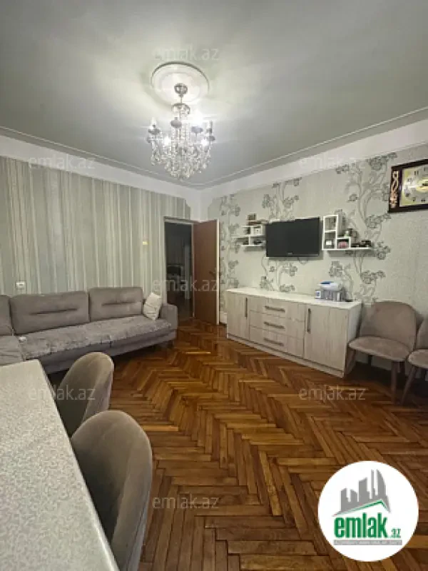 Satılır 2 otaqlı köhnə tikili 68 m²