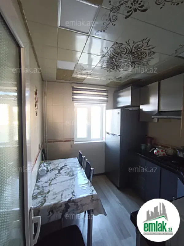 Satılır 4 otaqlı köhnə tikili 90 m²