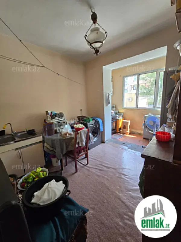 Satılır 4 otaqlı köhnə tikili 100 m²