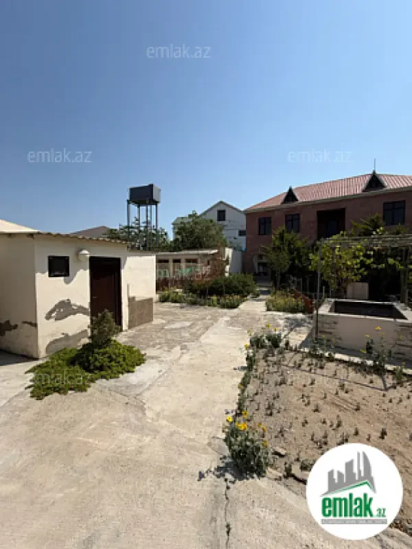 Satılır 7 otaqlı həyət evi 200 m²