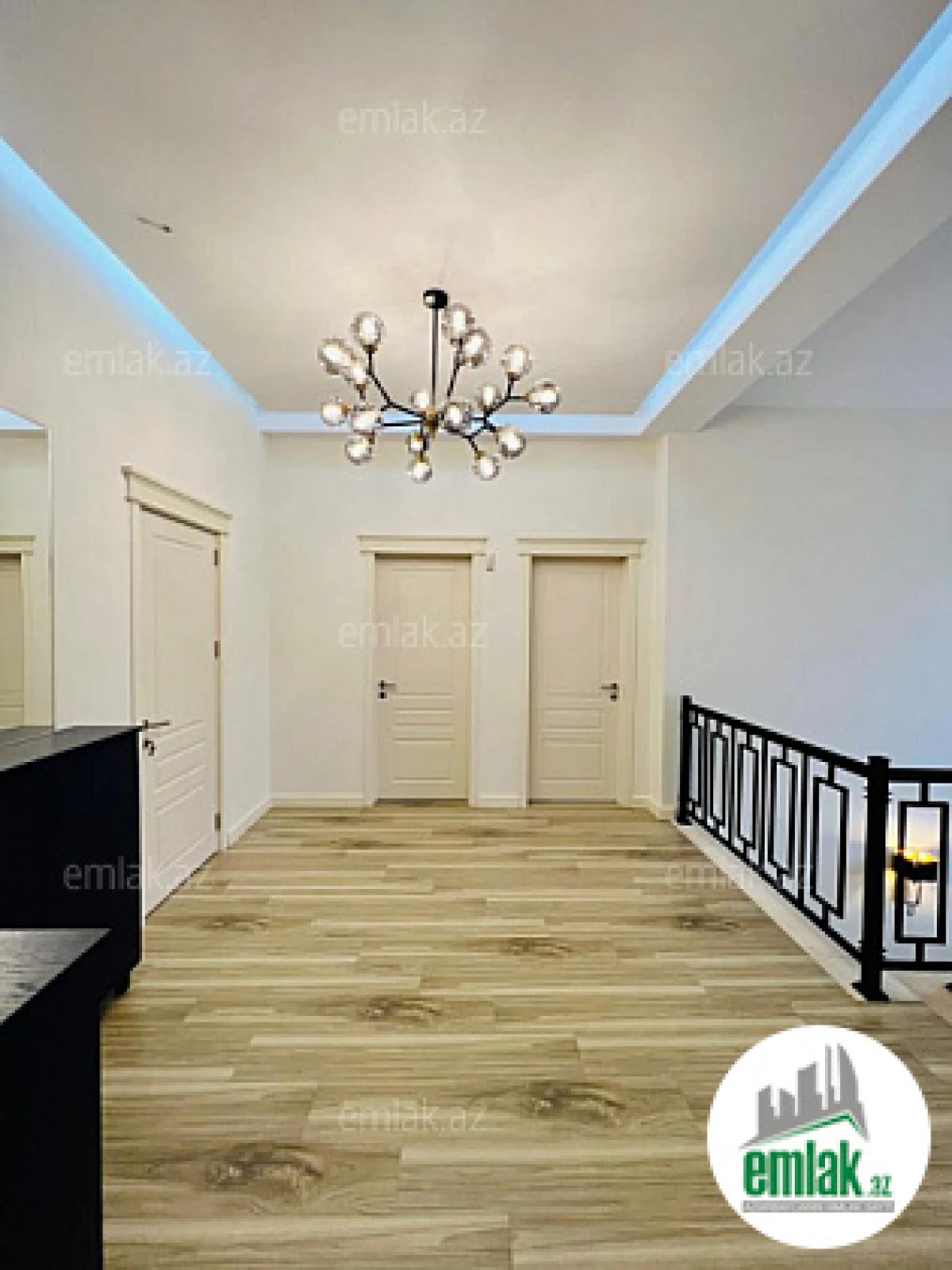 Satılır 6 otaqlı mənzil 280 m²