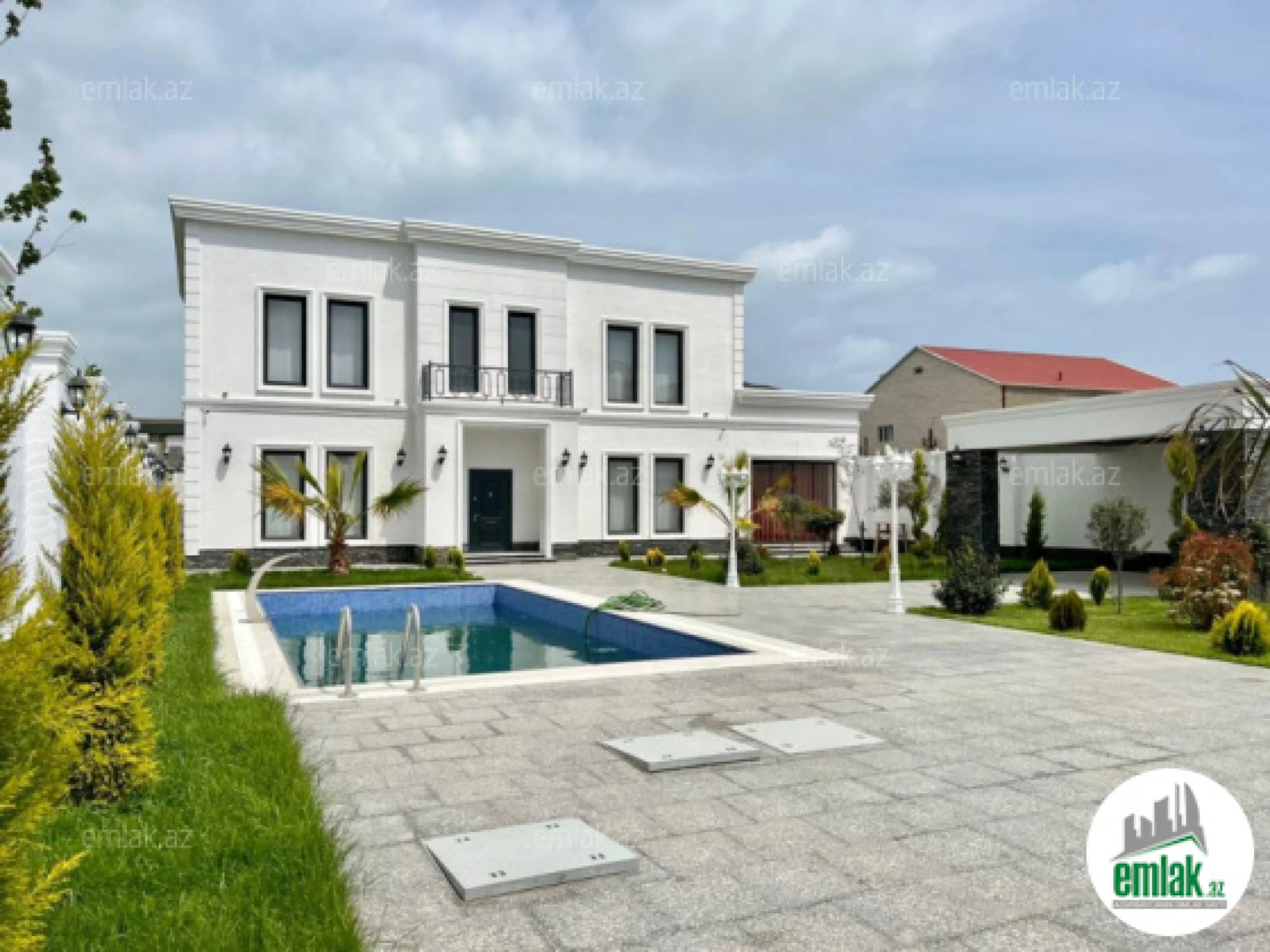 Satılır 6 otaqlı mənzil 280 m²