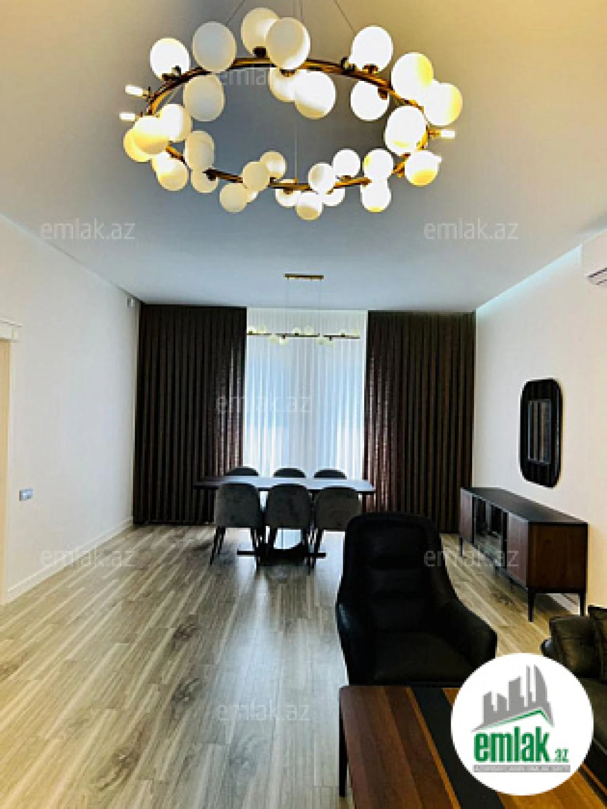 Satılır 6 otaqlı mənzil 280 m²