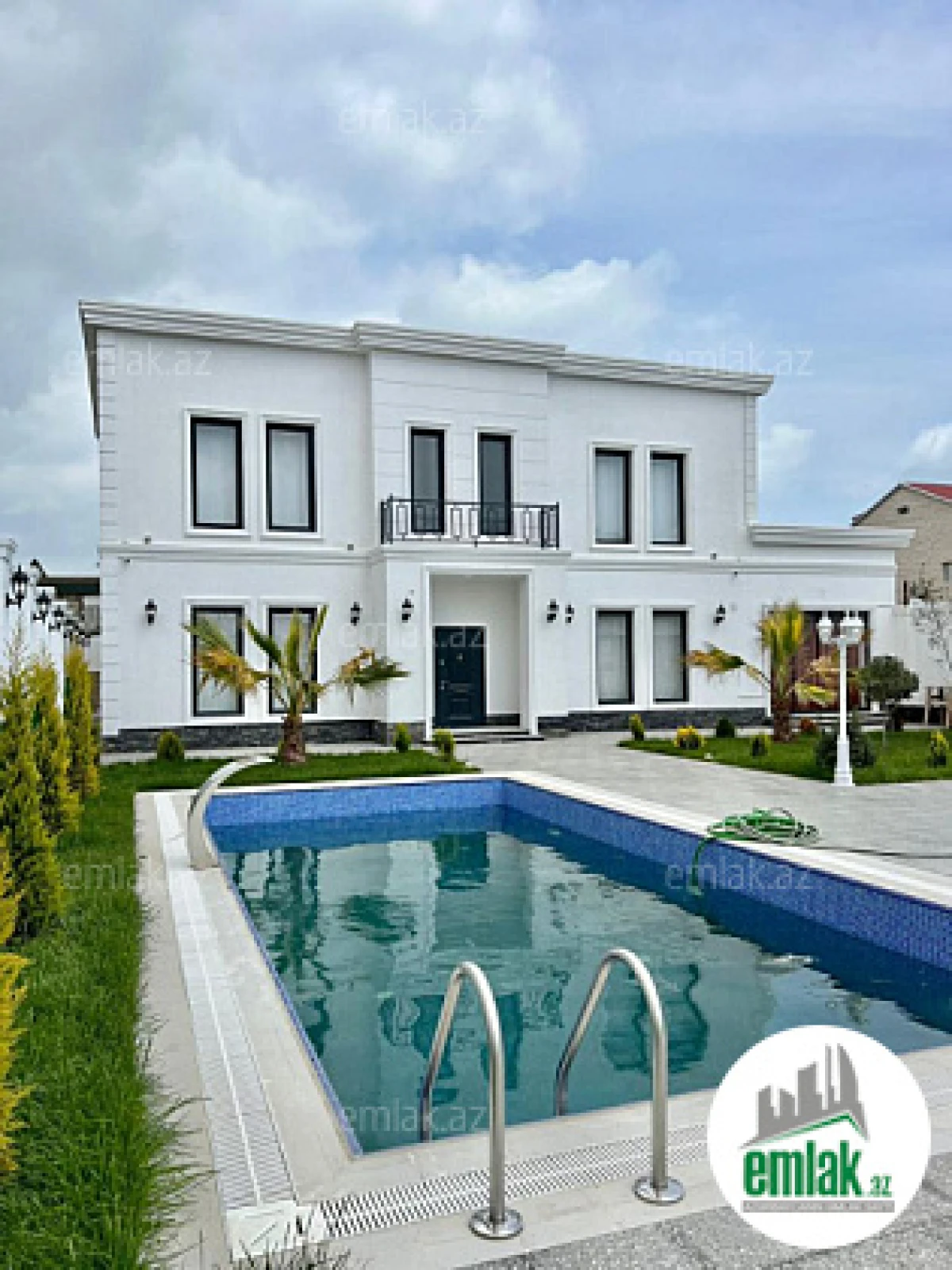 Satılır 6 otaqlı mənzil 280 m²