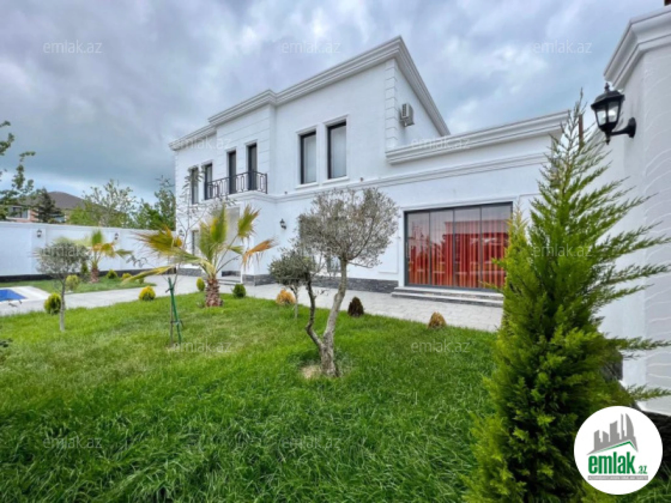 Satılır 6 otaqlı mənzil 280 m²